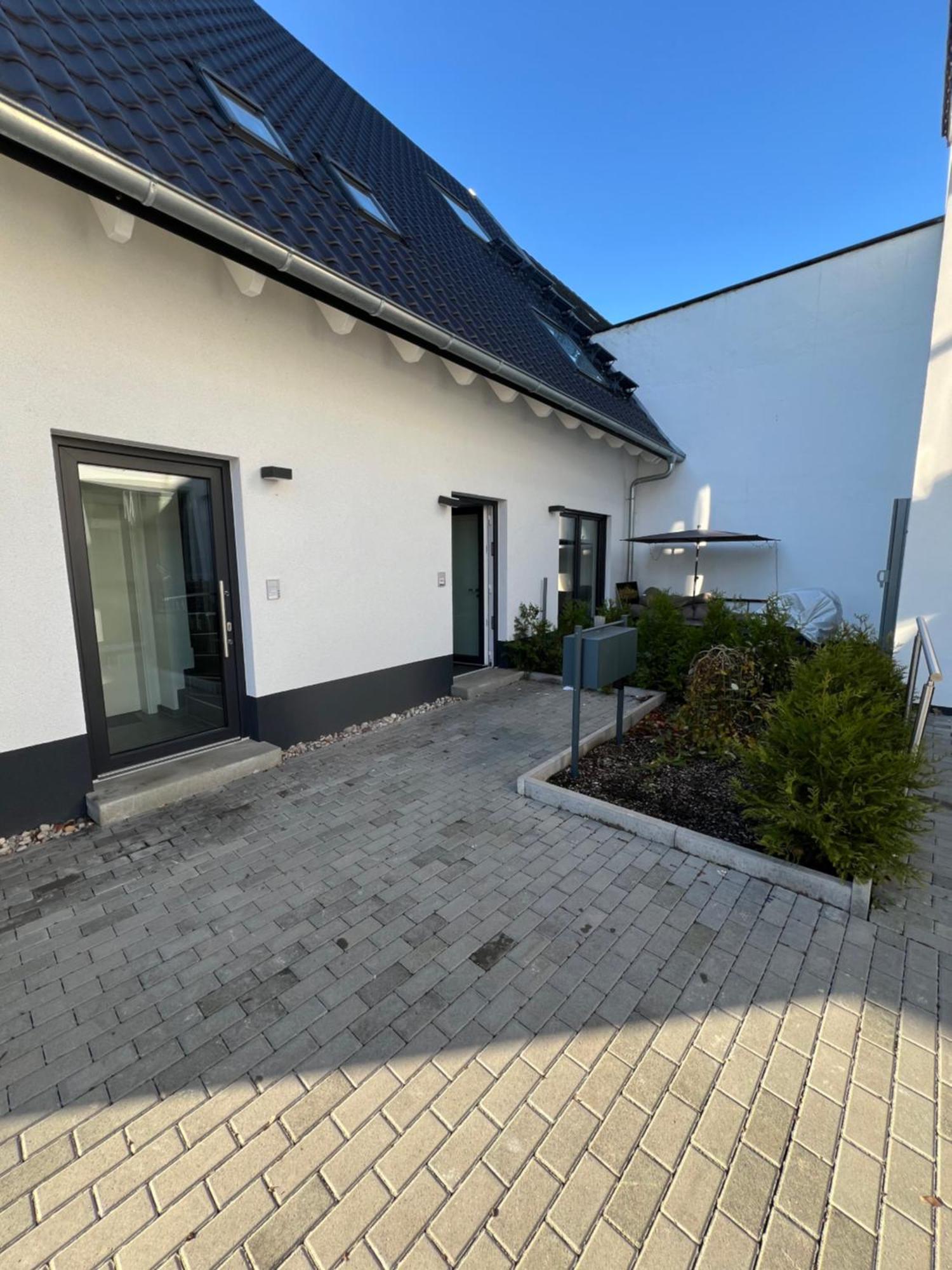 Moderne Wohnung Karlsruhe Neureut, Fussbodenheizung - Regendusche - Waschmaschine - Stellplatz Exterior photo
